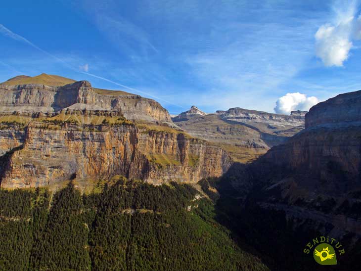 Cascada de Cola de Caballo por la Senda de los Cazadores