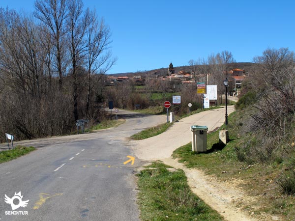 Take the access road to Rabanal del Camino