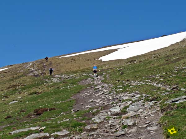 The summit of the Gorbea is reluctant to let us crown it