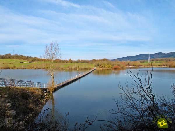 Pasarela en el embalse de Ullíbarri-Gamboa