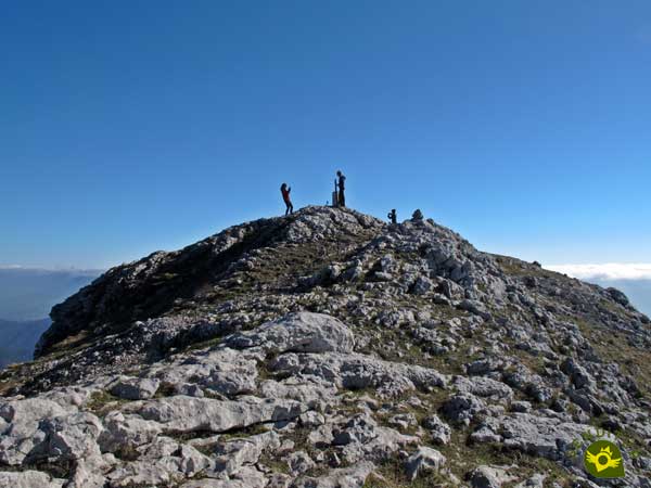 We reached the summit of the Aratz