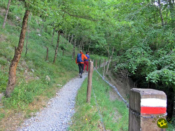The GR 10 Pyrenean Path accompanies us on our journey 